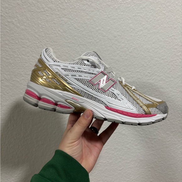 🔥New Balance 1906r white gold and pink